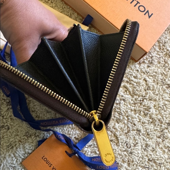Louis Vuitton Reverse Monogram Zippy Wallet - Picture 8 of 12